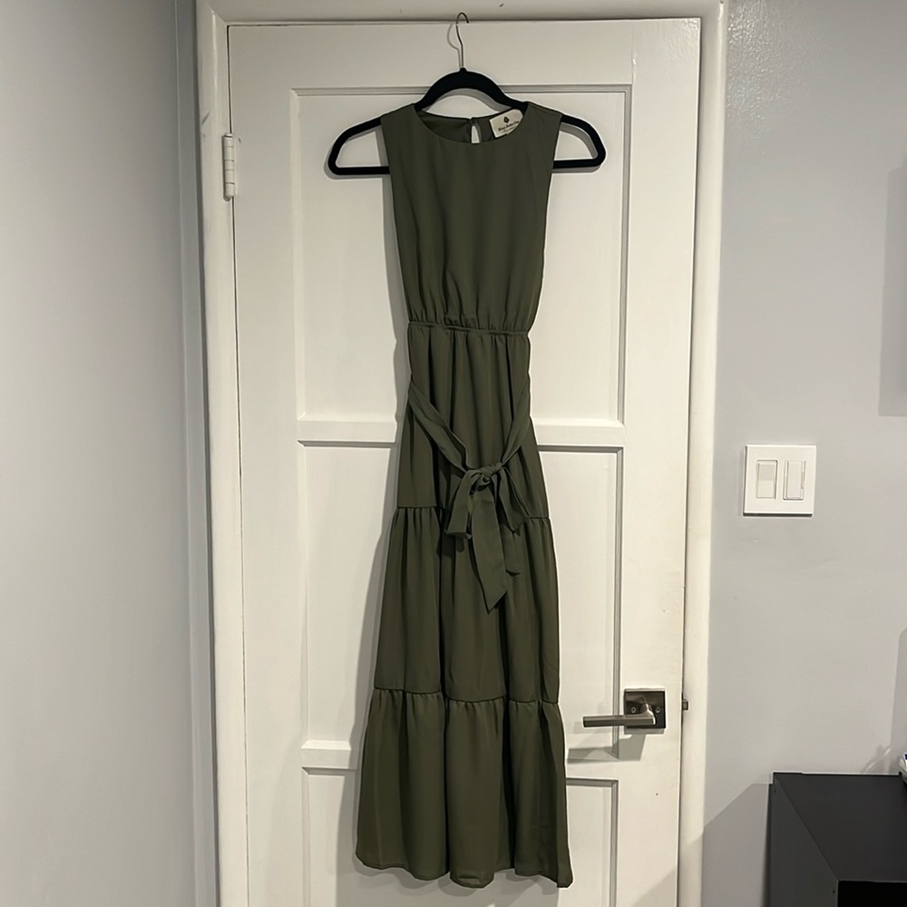 Betsey’s Boutique Triple Tiered Tie Waist Midi Dress  NWOT (Size Small)